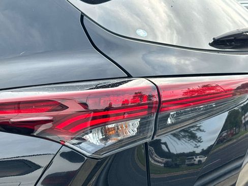 Used 2024 Toyota Highlander XLE AWD/4WD image 8