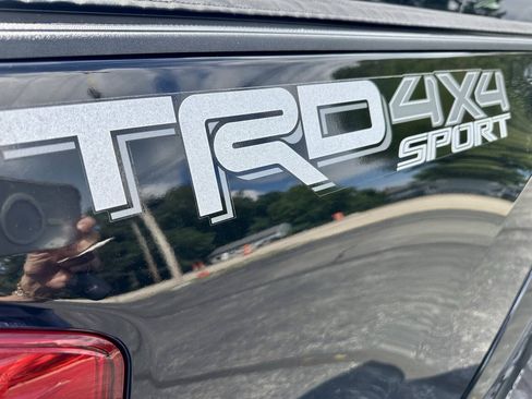 Used 2017 Toyota Tacoma TRD Sport w/ Tow Package AWD/4WD image 9