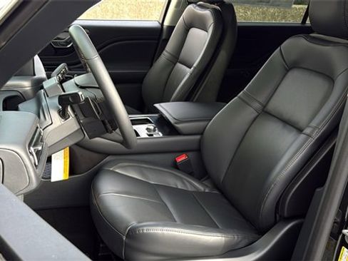 New 2026 Lincoln Aviator Premiere image 16