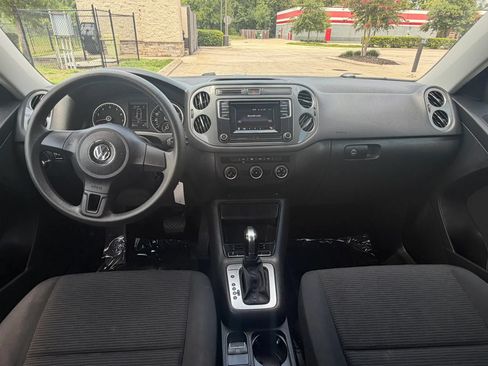 Used 2017 Volkswagen Tiguan Limited w/ Alloy Wheels Package AWD/4WD image 10