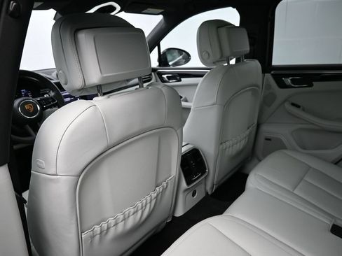 Certified 2025 Porsche Macan AWD/4WD image 8