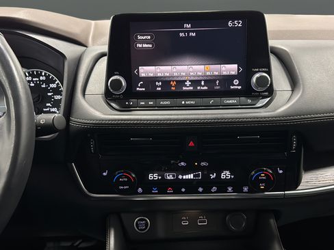 Used 2021 Nissan Rogue SL FWD image 13