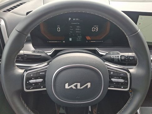 Certified 2025 Kia Sorento S w/ Panoramic Sunroof Package image 19