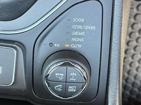 Used 2019 Jeep Cherokee Trailhawk w/ Cold Weather Group AWD/4WD image 22