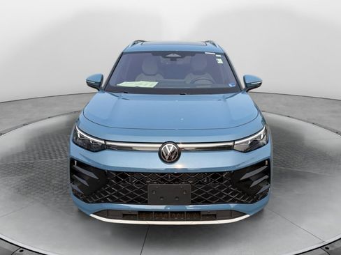 Used 2025 Volkswagen Tiguan SEL R-Line AWD/4WD image 2