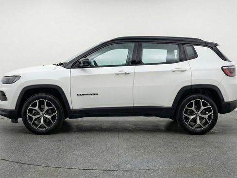 Used 2025 Jeep Compass Limited image 3