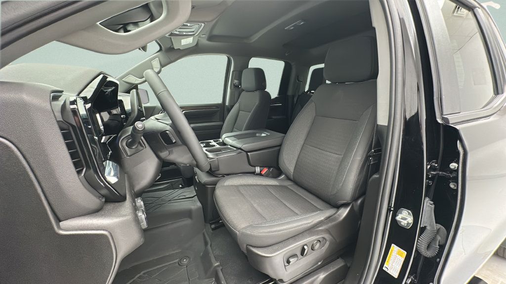 Used 2024 Chevrolet Silverado 1500 LT AWD/4WD image 15