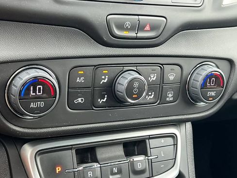 Certified 2024 GMC Terrain SLE w/ Driver Convenience Package AWD/4WD image 25