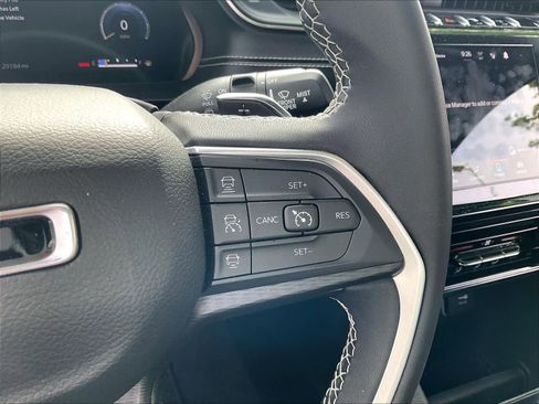 Used 2023 Jeep Grand Cherokee L Laredo image 19