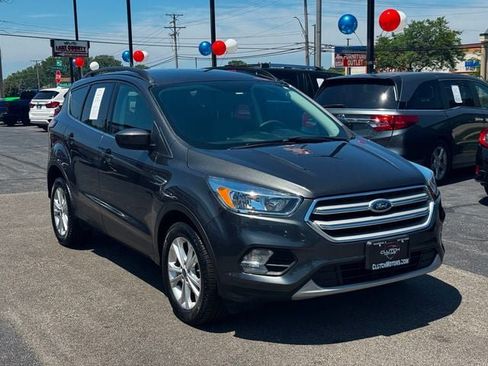Used 2018 Ford Escape SE FWD image 3
