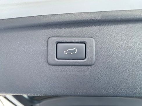 Used 2017 Subaru Outback 2.5i Limited image 10