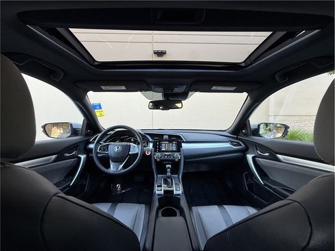 Used 2017 Honda Civic Touring image 22