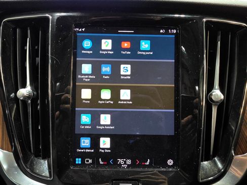 Used 2023 Volvo S60 T8 Plus image 30