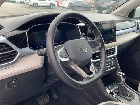 Used 2025 Volkswagen Taos SE image 7