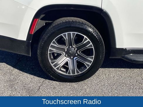 Certified 2024 Jeep Wagoneer Series II w/ Flexible Seating Group image 13