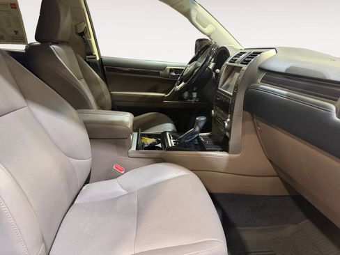 Used 2020 Lexus GX 460 Premium w/ Premium Package image 16