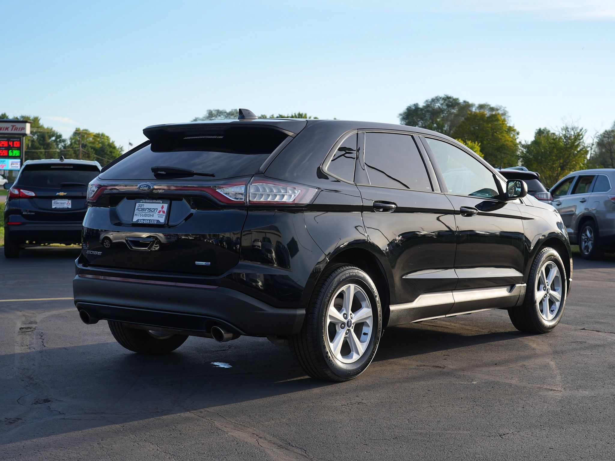 Used 2017 Ford Edge SE AWD/4WD image 3