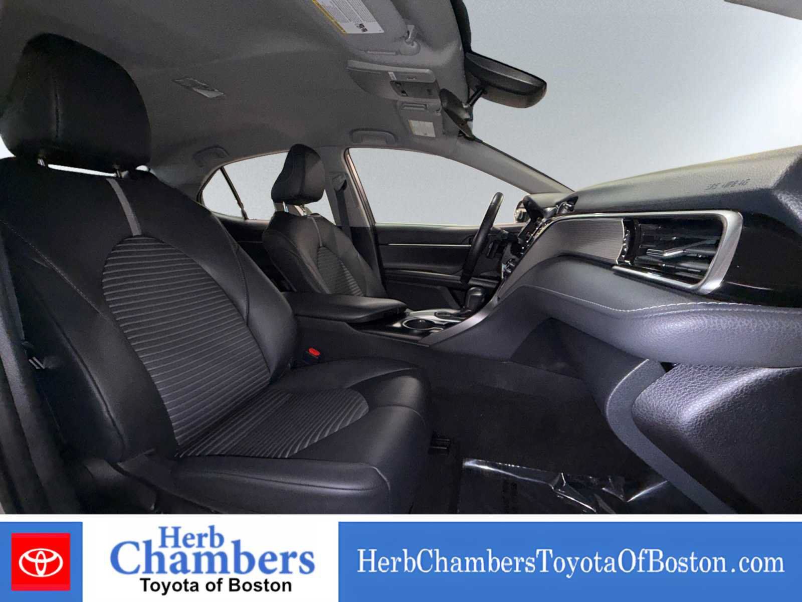 Used 2018 Toyota Camry SE FWD image 16
