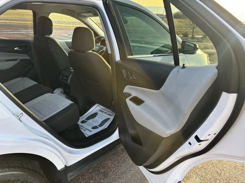 Used 2024 Chevrolet Equinox LT image 29