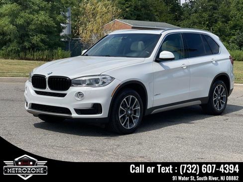 Used 2017 BMW X5 xDrive50i w/ Executive Package image 3