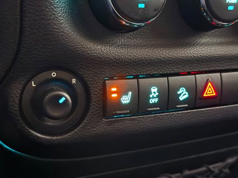 Used 2016 Jeep Wrangler Unlimited Sahara image 35