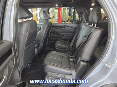 Used 2023 Honda Pilot TrailSport image 8