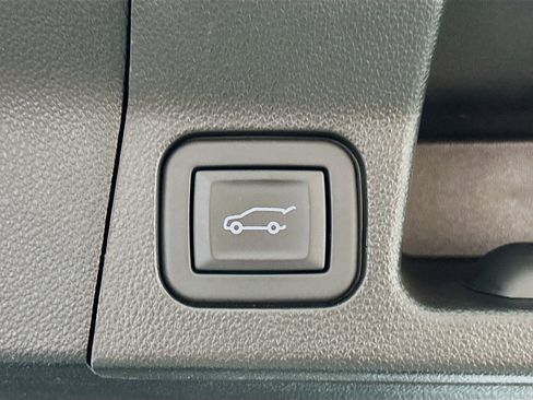 Used 2023 GMC Acadia SLT image 32