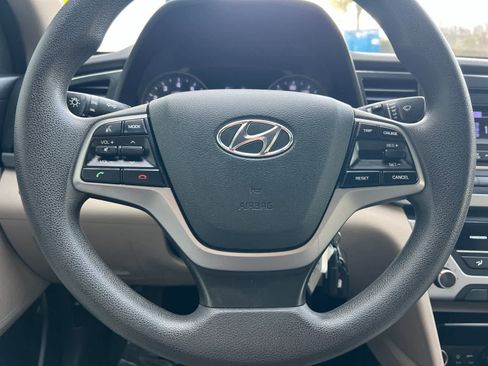 Used 2018 Hyundai Elantra SE image 21