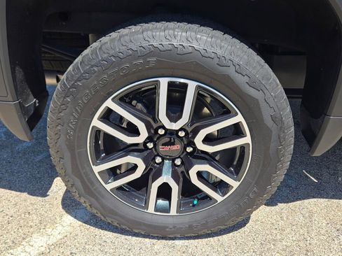 Used 2025 GMC Sierra 1500 AT4 w/ AT4 Premium Package AWD/4WD image 13