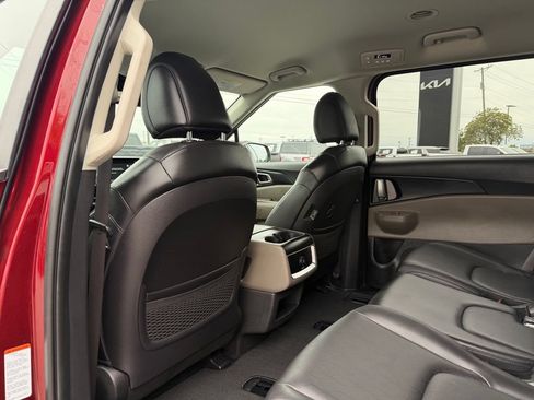 Certified 2025 Kia Carnival FWD image 26