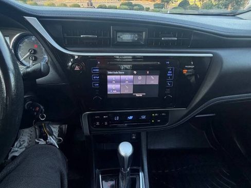 Used 2017 Toyota Corolla SE w/ Carpet Mat Package (TMS) FWD image 11
