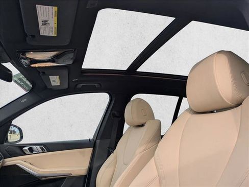 Used 2022 BMW X5 sDrive40i w/ Parking Assistance Package image 16