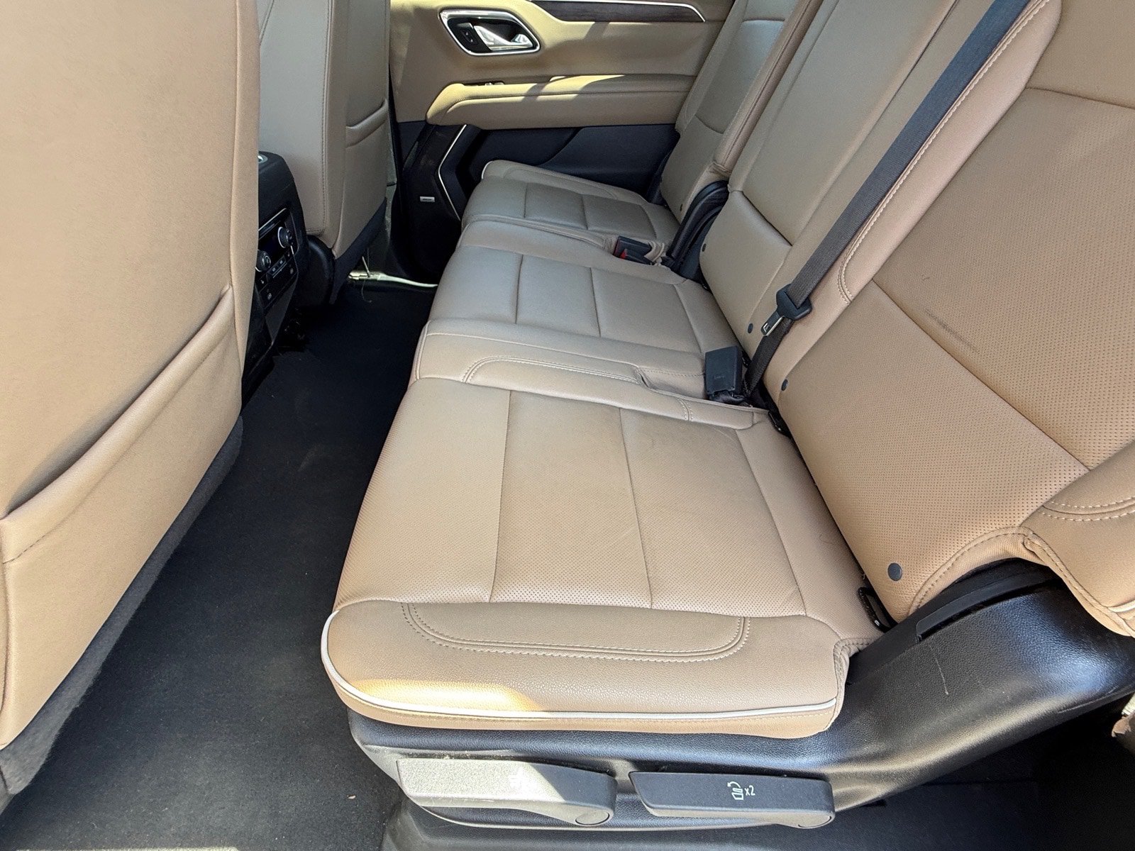 Used 2024 Chevrolet Suburban Premier AWD/4WD image 12