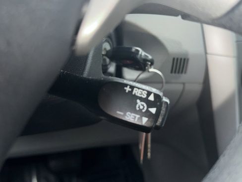 Used 2013 Toyota Corolla image 37