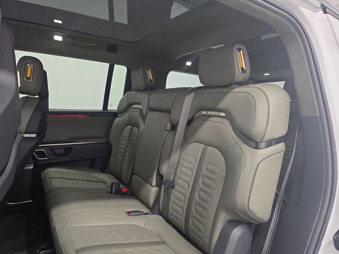 Used 2024 Rivian R1S Adventure image 21