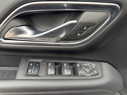 Used 2024 Chevrolet Suburban High Country image 18