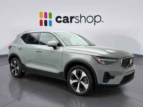 Used 2025 Volvo XC40 B5 Plus AWD/4WD image 7