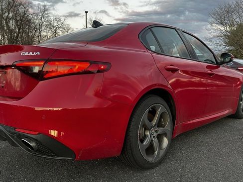 Used 2018 Alfa Romeo Giulia Base image 4
