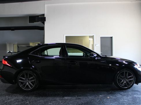 Used 2019 Lexus IS 300 F Sport w/ F Sport Package RWD image 3