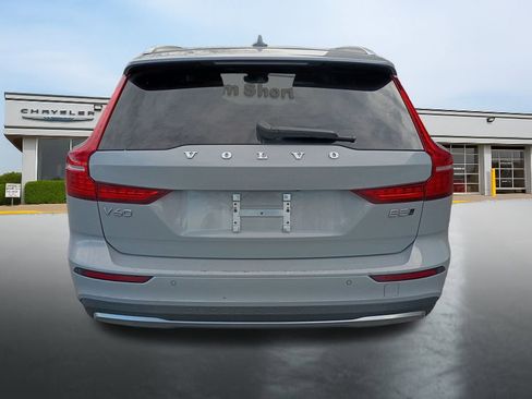 Used 2025 Volvo V60 B5 Cross Country Plus image 4