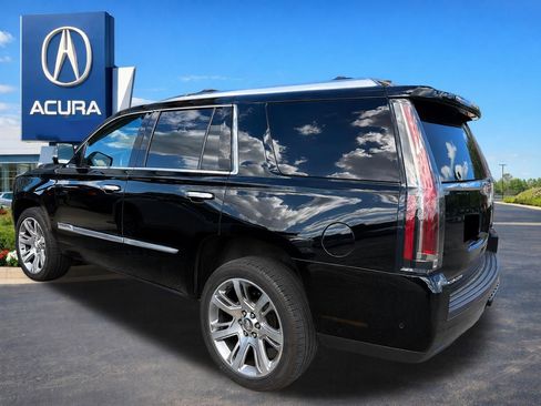 Used 2020 Cadillac Escalade Luxury AWD/4WD image 3