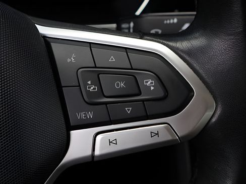 Certified 2024 Volkswagen Jetta SE FWD image 22