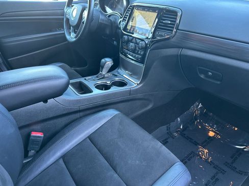 Used 2021 Jeep Grand Cherokee Laredo X image 15