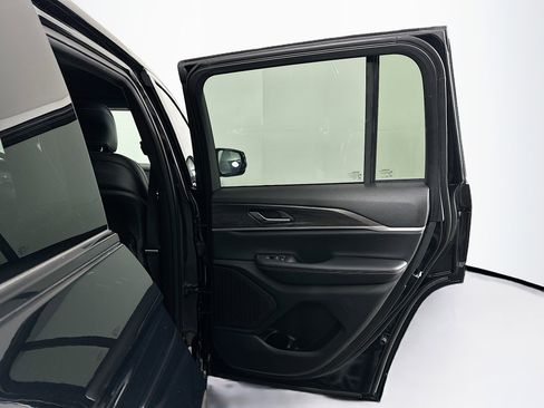 Used 2024 Jeep Grand Cherokee Limited image 31