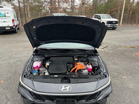 Certified 2025 Hyundai Elantra Limited image 11