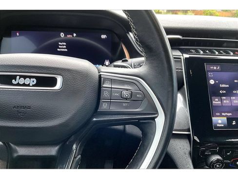 Used 2022 Jeep Grand Cherokee Altitude AWD/4WD image 19
