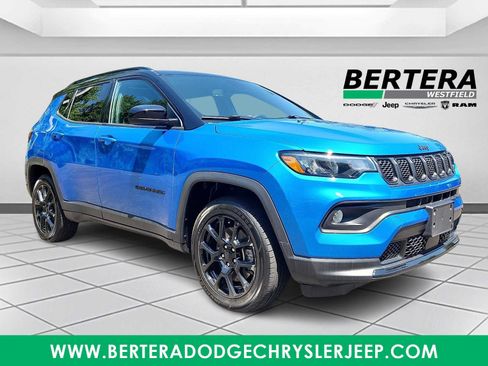Certified 2023 Jeep Compass Latitude w/ Sun and Sound Group AWD/4WD image 1