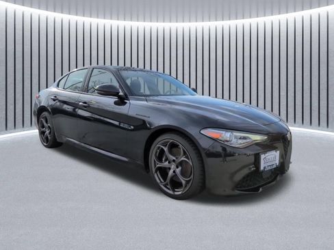Used 2023 Alfa Romeo Giulia Estrema AWD/4WD image 2