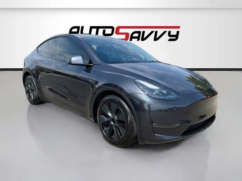 Used 2024 Tesla Model Y Long Range AWD/4WD image 1