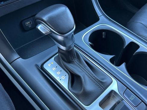 Used 2024 Kia Carnival LX image 33